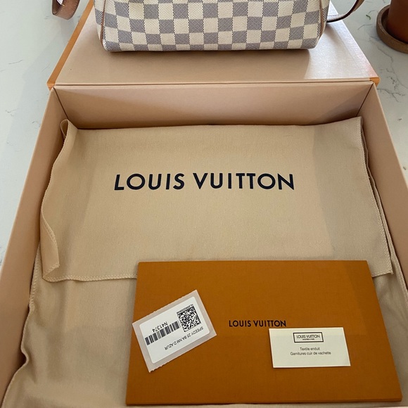 Louis Vuitton SPEEDY BANDOULIÈRE 30 | LIKE NEW | 2 YEARS OWNED - Picture 3 of 13